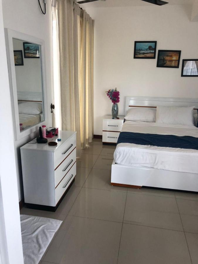 Trincomalee Ocean Front Condos Bagian luar foto