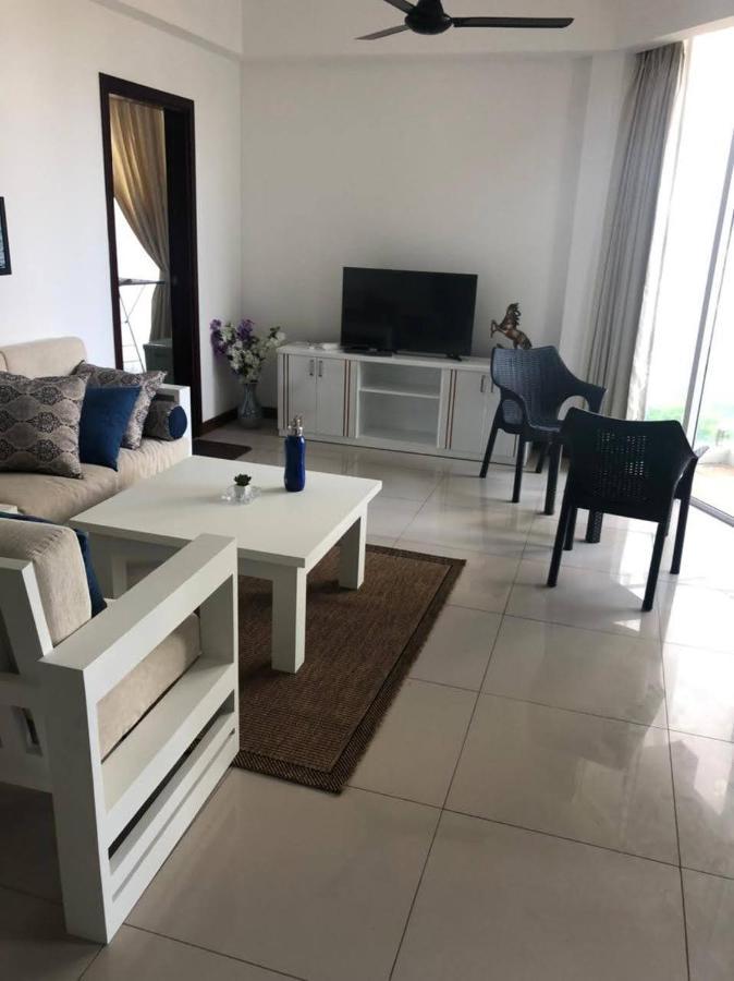 Trincomalee Ocean Front Condos Bagian luar foto