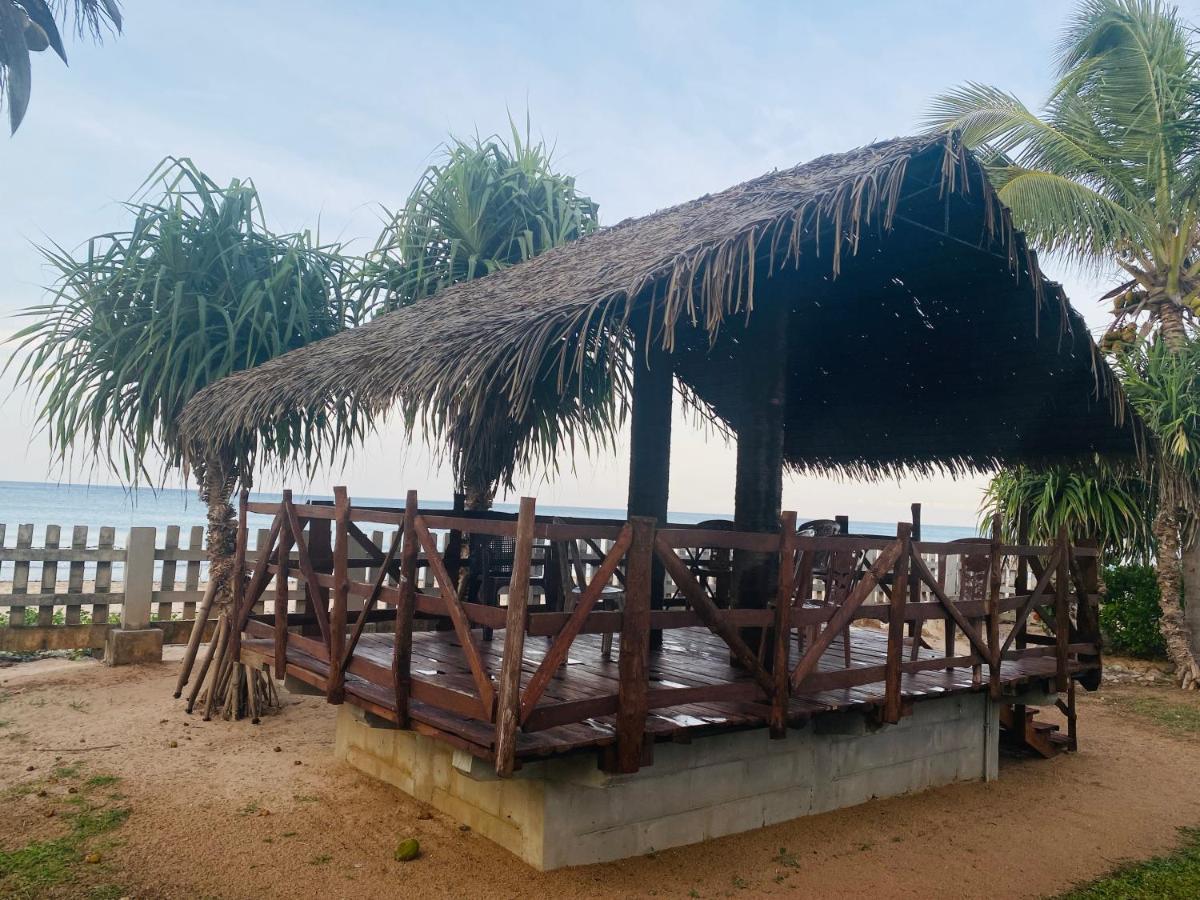 Trincomalee Ocean Front Condos Bagian luar foto